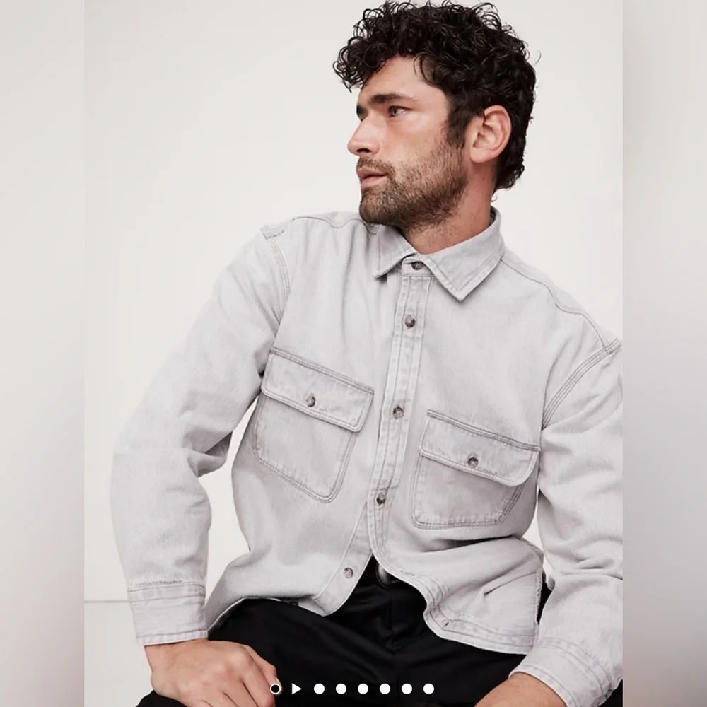 Banana Republic Relaxed Fit Denim Light Gray Shirt Size Medium.(#514515)